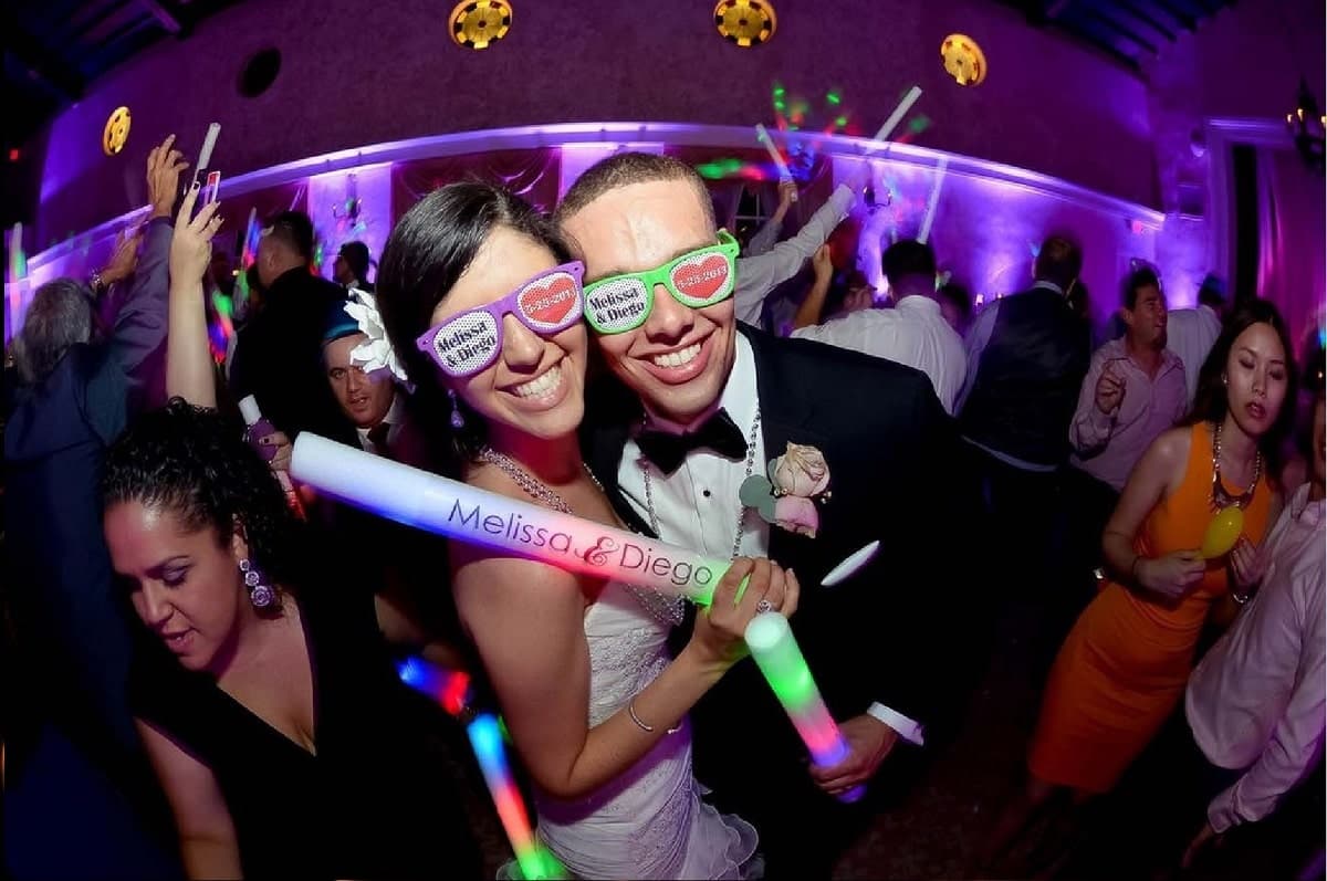Bringen Sie Ihre Hochzeit mit unserem DJ zum Strahlen