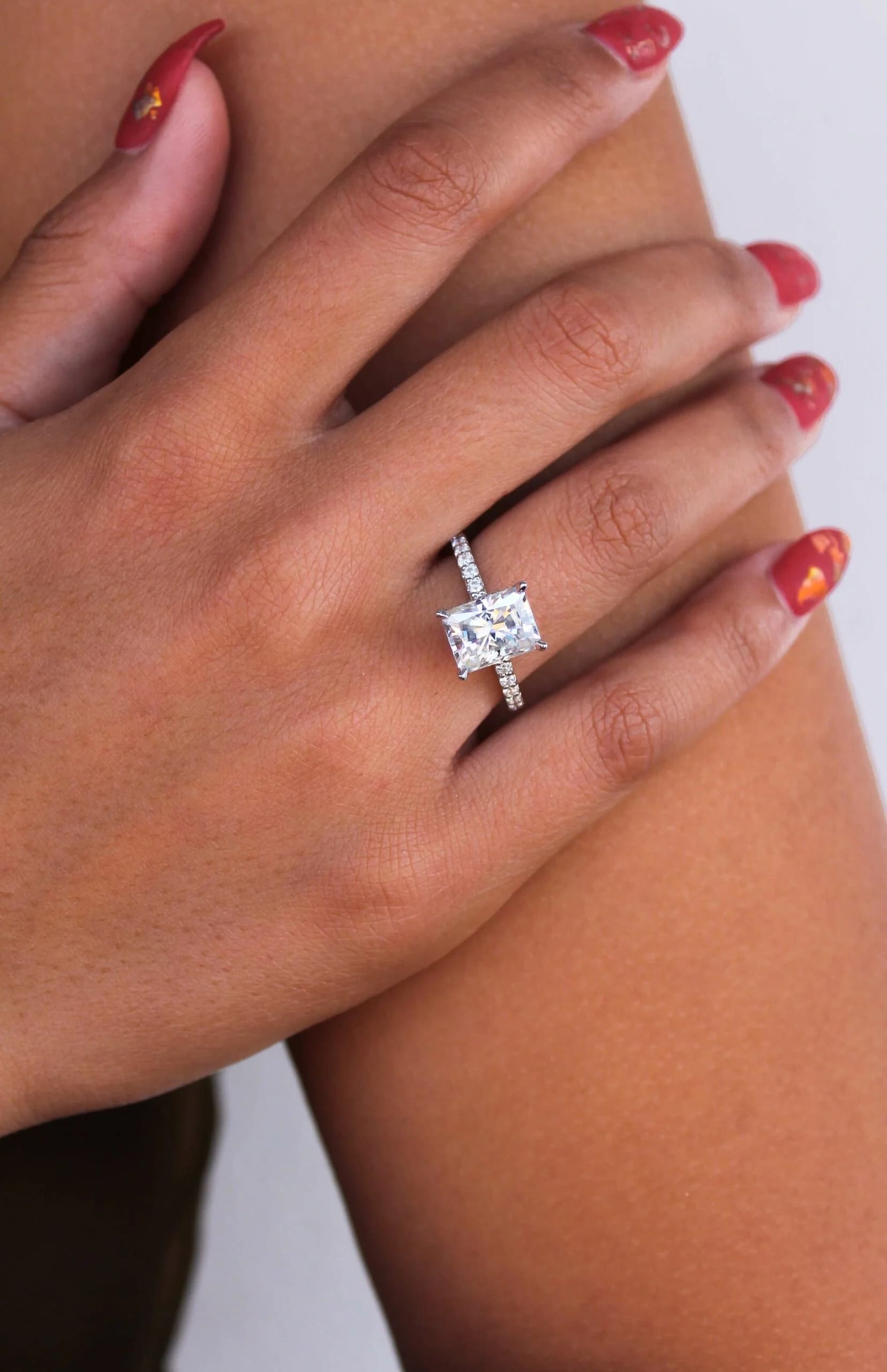 Moissanite-Armbänder entdecken: Funkeln Sie mit Stil