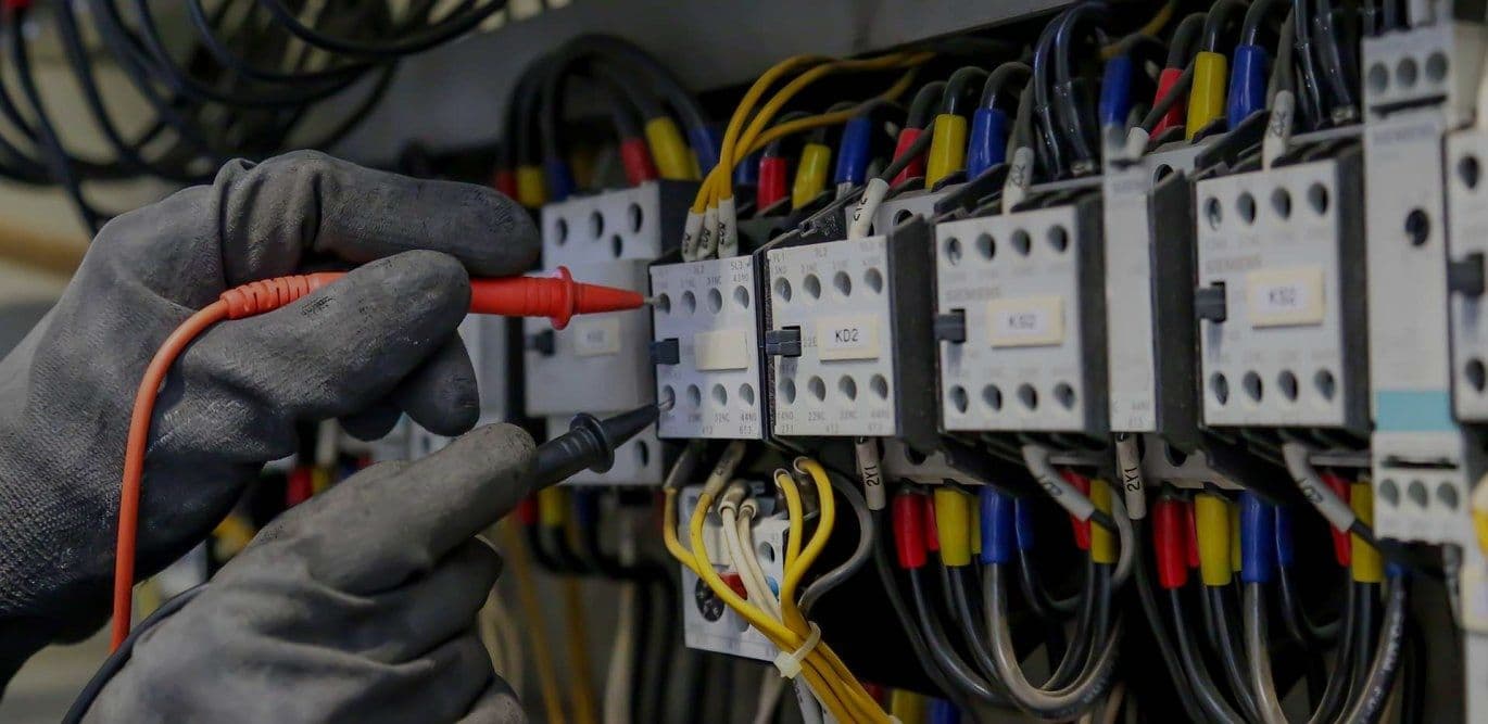 Prüfung elektrischer Anlagen bei Notstromsystemen und USV-Anlagen