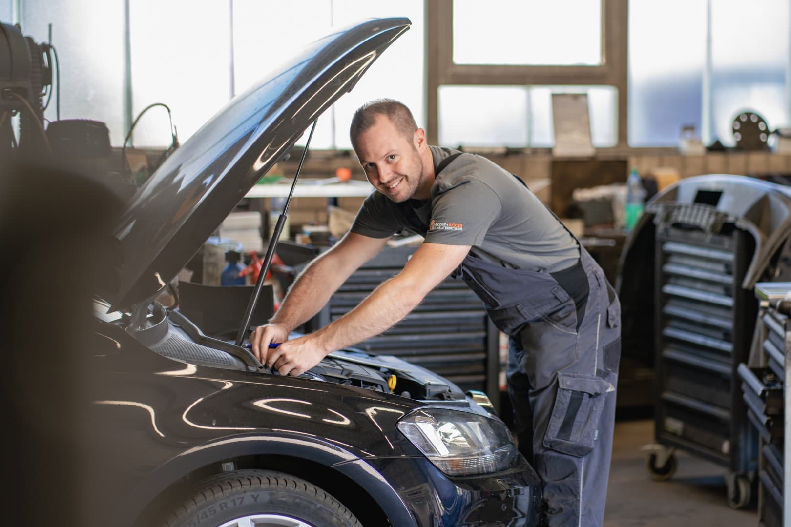 Autowerkstatt in der Nähe finden – meister-job bietet professionelle Reparaturservices